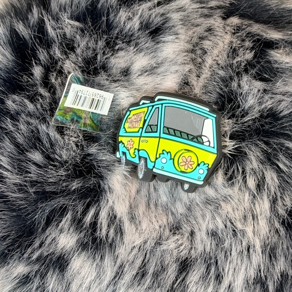 Mystery inc van croc charm